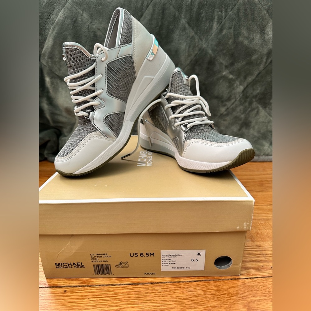 Michael Kors Michael Liv Trainer size 6 1/2